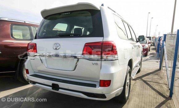 Buy Import Toyota Land Cruiser White Car in Import - Dubai in Marquesas Buy Import Toyota Land Cruiser White Car in Import - Dubai in Marquesas