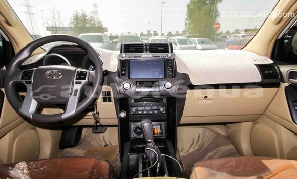Acheter Import Voiture Toyota Prado Blanc à Import - Dubai, Marquesas Acheter Import Voiture Toyota Prado Blanc à Import - Dubai, Marquesas