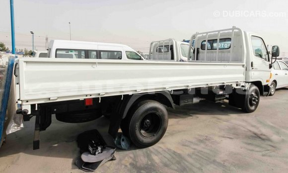 Acheter Import Utilitaire Hyundai Chorus Blanc à Import - Dubai, Marquesas Acheter Import Utilitaire Hyundai Chorus Blanc à Import - Dubai, Marquesas