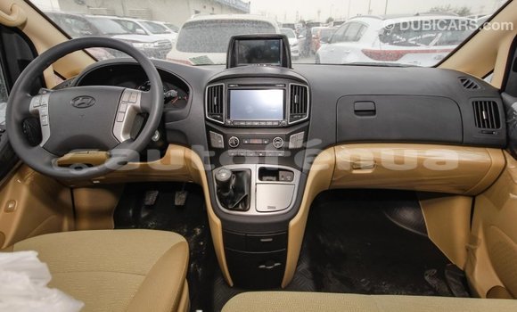 Acheter Import Utilitaire Hyundai Chorus Blanc à Import - Dubai, Marquesas Acheter Import Utilitaire Hyundai Chorus Blanc à Import - Dubai, Marquesas