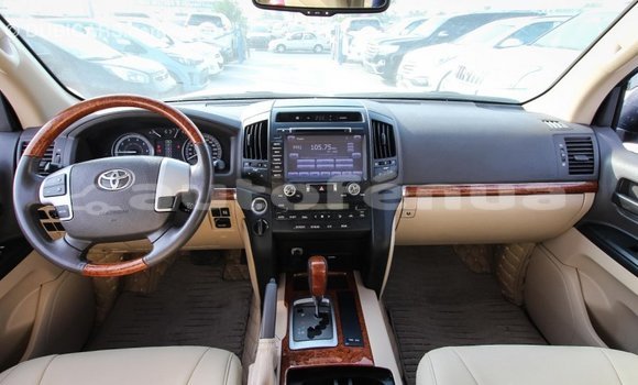 Acheter Import Voiture Toyota Land Cruiser Blanc à Import - Dubai, Marquesas Acheter Import Voiture Toyota Land Cruiser Blanc à Import - Dubai, Marquesas