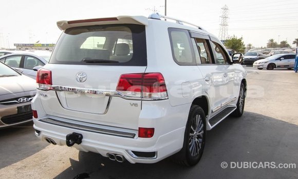 Acheter Import Voiture Toyota Land Cruiser Blanc à Import - Dubai, Marquesas Acheter Import Voiture Toyota Land Cruiser Blanc à Import - Dubai, Marquesas