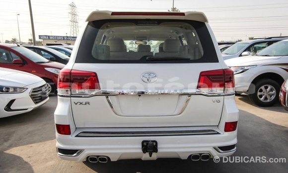 Acheter Import Voiture Toyota Land Cruiser Blanc à Import - Dubai, Marquesas Acheter Import Voiture Toyota Land Cruiser Blanc à Import - Dubai, Marquesas