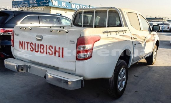 Acheter Import Voiture Mitsubishi L200 Blanc à Import - Dubai, Marquesas Acheter Import Voiture Mitsubishi L200 Blanc à Import - Dubai, Marquesas