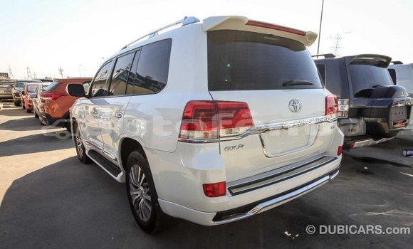 Acheter Import Voiture Toyota Land Cruiser Blanc à Import - Dubai, Marquesas Acheter Import Voiture Toyota Land Cruiser Blanc à Import - Dubai, Marquesas
