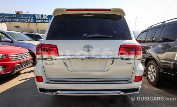 Acheter Import Voiture Toyota Land Cruiser Blanc à Import - Dubai, Marquesas Acheter Import Voiture Toyota Land Cruiser Blanc à Import - Dubai, Marquesas