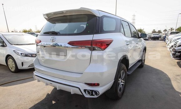 Acheter Import Voiture Toyota Fortuner Blanc à Import - Dubai, Marquesas Acheter Import Voiture Toyota Fortuner Blanc à Import - Dubai, Marquesas