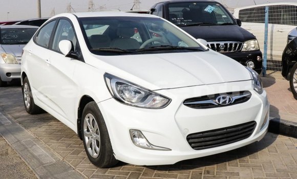 Acheter Import Voiture Hyundai Accent Blanc à Import - Dubai, Marquesas Acheter Import Voiture Hyundai Accent Blanc à Import - Dubai, Marquesas