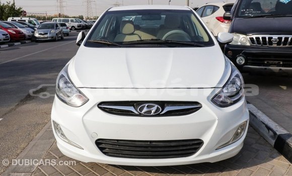Acheter Import Voiture Hyundai Accent Blanc à Import - Dubai, Marquesas Acheter Import Voiture Hyundai Accent Blanc à Import - Dubai, Marquesas