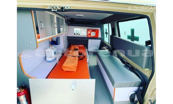 Acheter Import Voiture Toyota Land Cruiser Beige à Import - Dubai, Marquesas Acheter Import Voiture Toyota Land Cruiser Beige à Import - Dubai, Marquesas