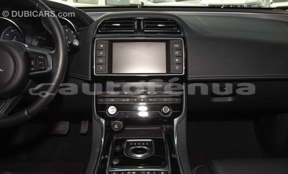 Acheter Import Voiture Jaguar XE Rouge à Import - Dubai, Marquesas Acheter Import Voiture Jaguar XE Rouge à Import - Dubai, Marquesas