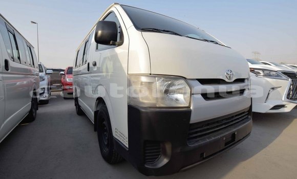Acheter Import Voiture Toyota Hiace Blanc à Import - Dubai, Marquesas Acheter Import Voiture Toyota Hiace Blanc à Import - Dubai, Marquesas