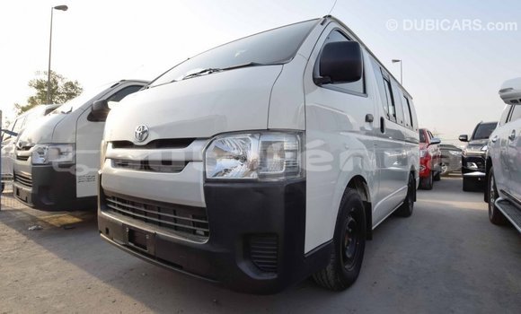 Acheter Import Voiture Toyota Hiace Blanc à Import - Dubai, Marquesas Acheter Import Voiture Toyota Hiace Blanc à Import - Dubai, Marquesas