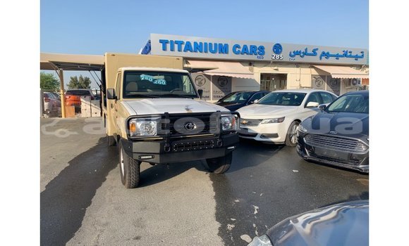 Buy Import Toyota Land Cruiser Beige Car in Import - Dubai in Marquesas Buy Import Toyota Land Cruiser Beige Car in Import - Dubai in Marquesas