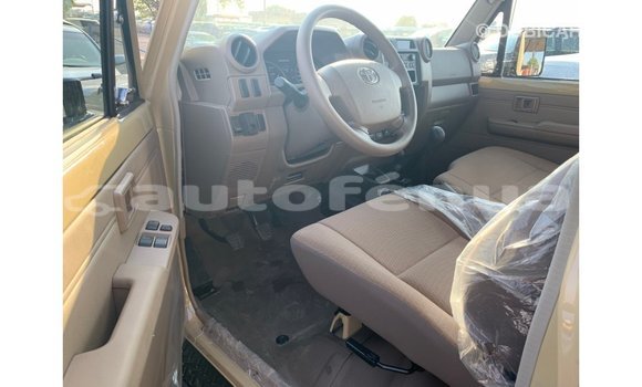 Buy Import Toyota Land Cruiser Beige Car in Import - Dubai in Marquesas Buy Import Toyota Land Cruiser Beige Car in Import - Dubai in Marquesas