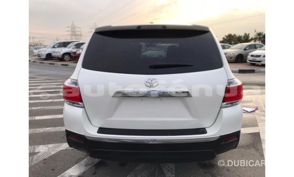 Acheter Import Voiture Toyota Highlander Blanc à Import - Dubai, Marquesas Acheter Import Voiture Toyota Highlander Blanc à Import - Dubai, Marquesas