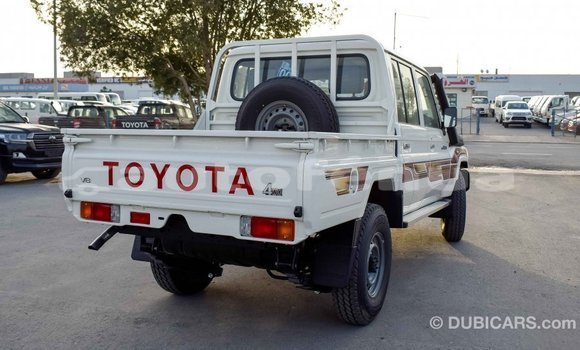 Acheter Import Voiture Toyota Land Cruiser Blanc à Import - Dubai, Marquesas Acheter Import Voiture Toyota Land Cruiser Blanc à Import - Dubai, Marquesas