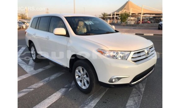 Acheter Import Voiture Toyota Highlander Blanc à Import - Dubai, Marquesas Acheter Import Voiture Toyota Highlander Blanc à Import - Dubai, Marquesas