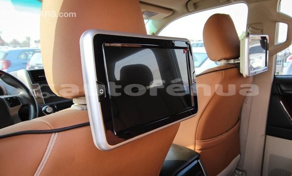 Acheter Import Voiture Toyota Prado Blanc à Import - Dubai, Marquesas Acheter Import Voiture Toyota Prado Blanc à Import - Dubai, Marquesas