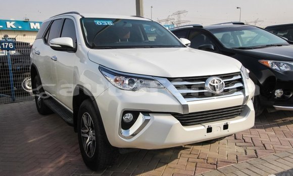 Acheter Import Voiture Toyota Fortuner Blanc à Import - Dubai, Marquesas Acheter Import Voiture Toyota Fortuner Blanc à Import - Dubai, Marquesas