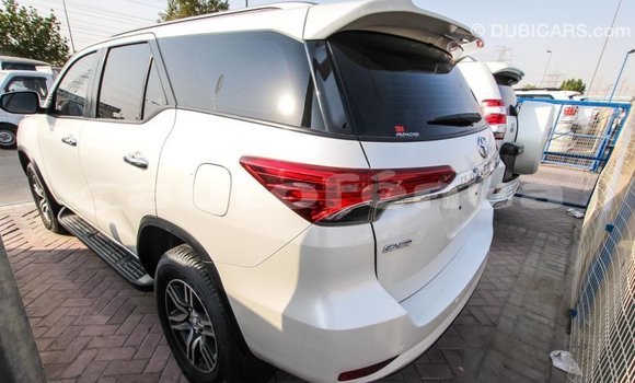 Acheter Import Voiture Toyota Fortuner Blanc à Import - Dubai, Marquesas Acheter Import Voiture Toyota Fortuner Blanc à Import - Dubai, Marquesas