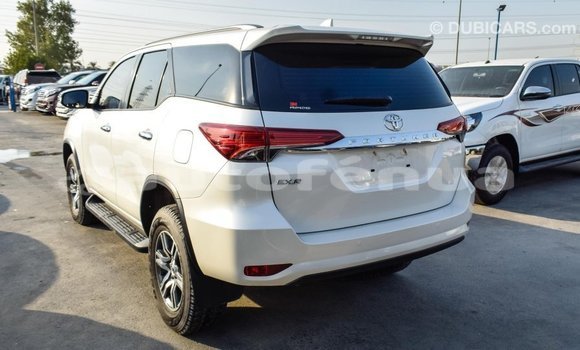 Acheter Import Voiture Toyota Fortuner Blanc à Import - Dubai, Marquesas Acheter Import Voiture Toyota Fortuner Blanc à Import - Dubai, Marquesas