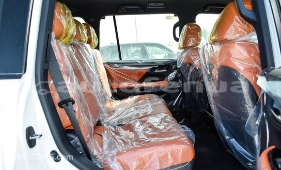 Acheter Import Voiture Lexus LX Blanc à Import - Dubai, Marquesas Acheter Import Voiture Lexus LX Blanc à Import - Dubai, Marquesas