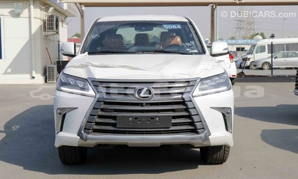 Acheter Import Voiture Lexus LX Blanc à Import - Dubai, Marquesas Acheter Import Voiture Lexus LX Blanc à Import - Dubai, Marquesas