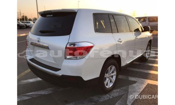 Acheter Import Voiture Toyota Highlander Blanc à Import - Dubai, Marquesas Acheter Import Voiture Toyota Highlander Blanc à Import - Dubai, Marquesas