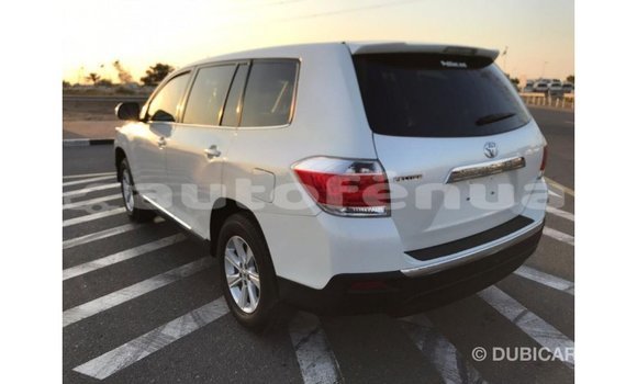 Acheter Import Voiture Toyota Highlander Blanc à Import - Dubai, Marquesas Acheter Import Voiture Toyota Highlander Blanc à Import - Dubai, Marquesas