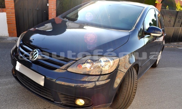 Buy Used Volkswagen Golf Blue Car in Amaru in Tubuai