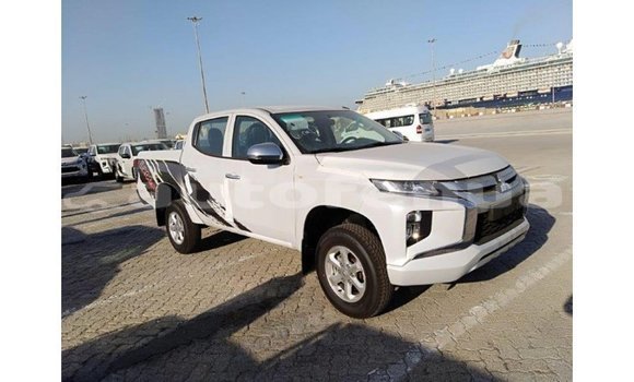 Acheter Import Voiture Mitsubishi L200 Blanc à Import - Dubai, Marquesas Acheter Import Voiture Mitsubishi L200 Blanc à Import - Dubai, Marquesas