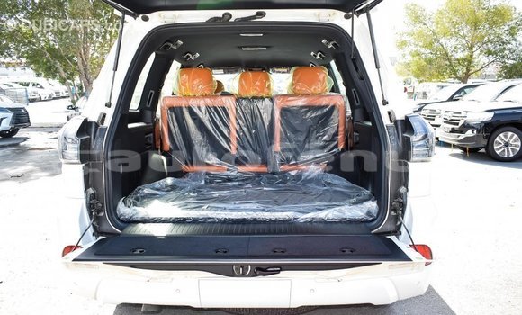 Acheter Import Voiture Lexus LX Blanc à Import - Dubai, Marquesas Acheter Import Voiture Lexus LX Blanc à Import - Dubai, Marquesas