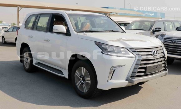 Acheter Import Voiture Lexus LX Blanc à Import - Dubai, Marquesas Acheter Import Voiture Lexus LX Blanc à Import - Dubai, Marquesas