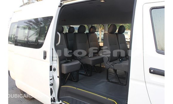 Acheter Import Voiture Toyota Hiace Blanc à Import - Dubai, Marquesas Acheter Import Voiture Toyota Hiace Blanc à Import - Dubai, Marquesas