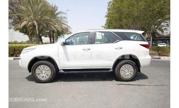 Acheter Import Voiture Toyota Fortuner Blanc à Import - Dubai, Marquesas Acheter Import Voiture Toyota Fortuner Blanc à Import - Dubai, Marquesas