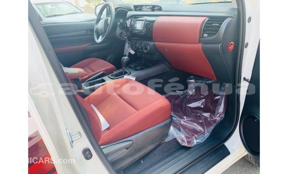 Buy Import Toyota Hilux White Car in Import - Dubai in Marquesas Buy Import Toyota Hilux White Car in Import - Dubai in Marquesas
