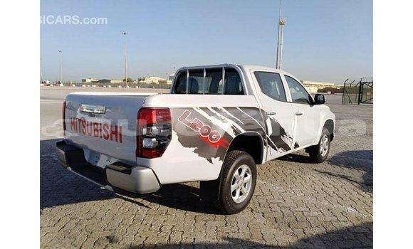 Acheter Import Voiture Mitsubishi L200 Blanc à Import - Dubai, Marquesas Acheter Import Voiture Mitsubishi L200 Blanc à Import - Dubai, Marquesas
