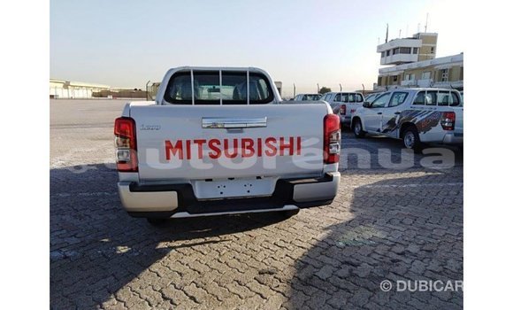 Acheter Import Voiture Mitsubishi L200 Blanc à Import - Dubai, Marquesas Acheter Import Voiture Mitsubishi L200 Blanc à Import - Dubai, Marquesas