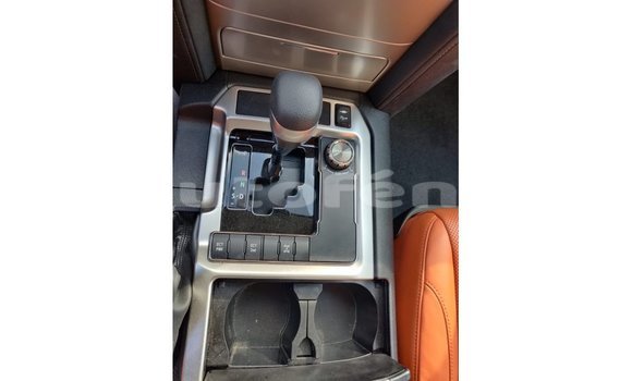 Acheter Import Voiture Toyota Land Cruiser Blanc à Import - Dubai, Marquesas Acheter Import Voiture Toyota Land Cruiser Blanc à Import - Dubai, Marquesas