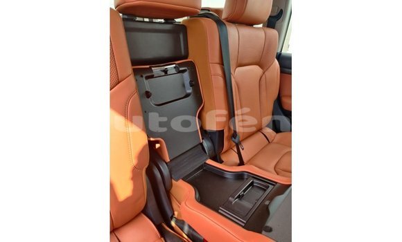 Acheter Import Voiture Toyota Land Cruiser Blanc à Import - Dubai, Marquesas Acheter Import Voiture Toyota Land Cruiser Blanc à Import - Dubai, Marquesas