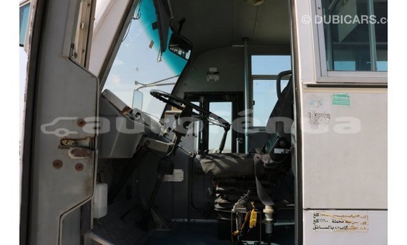 Acheter Import Voiture TATA Xenon Blanc à Import - Dubai, Marquesas