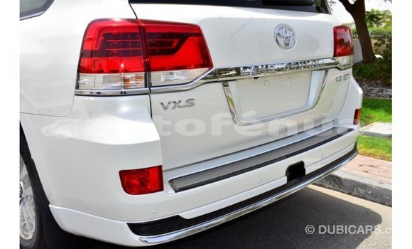 Buy Import Toyota Land Cruiser White Car in Import - Dubai in Marquesas Buy Import Toyota Land Cruiser White Car in Import - Dubai in Marquesas