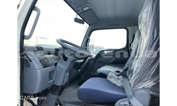 Acheter Import Voiture Mitsubishi Carisma Blanc à Import - Dubai, Marquesas