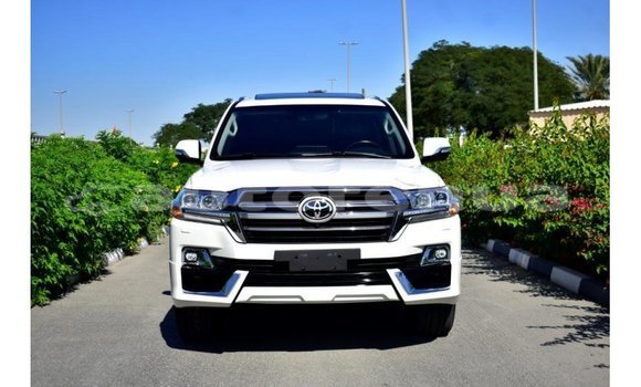 Buy Import Toyota Land Cruiser White Car in Import - Dubai in Marquesas Buy Import Toyota Land Cruiser White Car in Import - Dubai in Marquesas