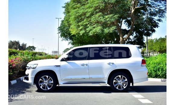 Buy Import Toyota Land Cruiser White Car in Import - Dubai in Marquesas Buy Import Toyota Land Cruiser White Car in Import - Dubai in Marquesas