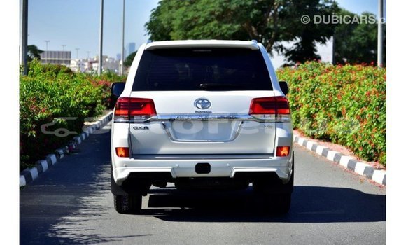 Buy Import Toyota Land Cruiser White Car in Import - Dubai in Marquesas Buy Import Toyota Land Cruiser White Car in Import - Dubai in Marquesas