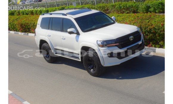Buy Import Toyota Land Cruiser White Car in Import - Dubai in Marquesas Buy Import Toyota Land Cruiser White Car in Import - Dubai in Marquesas