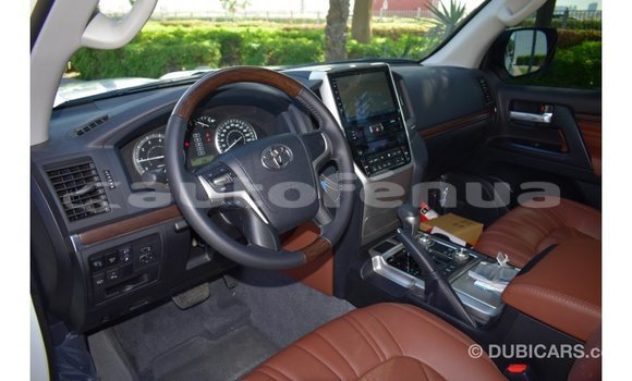 Buy Import Toyota Land Cruiser White Car in Import - Dubai in Marquesas Buy Import Toyota Land Cruiser White Car in Import - Dubai in Marquesas