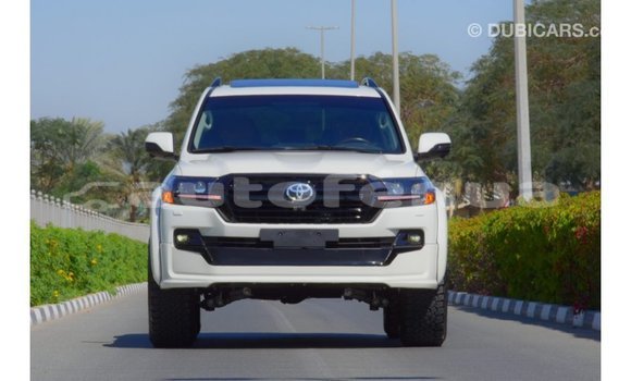 Buy Import Toyota Land Cruiser White Car in Import - Dubai in Marquesas Buy Import Toyota Land Cruiser White Car in Import - Dubai in Marquesas
